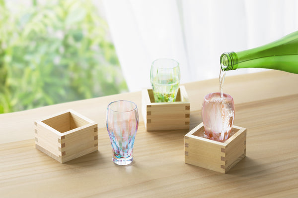 升 "Masu" - A Traditional Wooden Sake Box for Celebratory Occasion!
